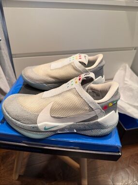 Nike Box in Wolf Grey with Multicolor Label